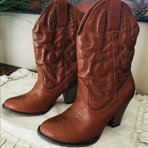 Very Volatile Denver Boots